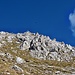 Oben das Gipfelkreuz des Wanderzieles.