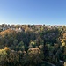 Derc Weg von Coschütz bis zum Aussichtspunkt ist nicht hässlich, aber auch nicht aufregend. Dafür lohnt sich der Blick von der Felskanzel rüber nach Dölzschen - wie Coschütz einer der ländlicheren Dresdner Ortsteile.