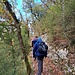  Hinter einem grünen Hundebeutelmülleimer ging es in den Wald hinauf, vorbei an der Zivilschutzanlage Gerstel und weiter im Zickzack durch den Buchswald hinauf zur Ruine Waldenburg.