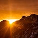 Zwischen Ponten (2045 m) und Rohnenspitze (1990 m), zwei der heutigen Gipfelziele, bricht endlich die Sonne durch!
