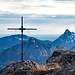 Am Gipfel des Ponten (2045 m). Im Hintergrund Pfrontener Breitenberg (1838 m), Einstein (1866 m) und Aggenstein (1985 m) mit der Bad Kissinger Hütte.