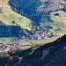 Zöblen und der Gasthof "Zugspitzblick" mit der Kapelle.