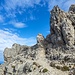 An der Rohnenspitze. Durch eine Art Rinne geht es zwischen den Markierungen nach oben.