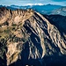 Über dem Hintersteiner Breitenberg (1893 m) leuchten mir die Alpstein-Gipfel Altmann (2436 m) und Säntis (2502 m) im Appenzeller Land entgegen.