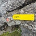 Wegweiser gleich hinter der Hütte.