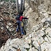 Man verlässt die Rinne sobald wie möglich nach links, über Fels hinüber zum Hauptgrat.
(Foto: Schubi])