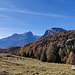 Etwas weiter westlich den von hier eher unscheinbare Monte Agner und die Südöstliche Pala-Gruppe