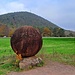 Zurück zur Straße, über sie hinüber und an der Sonne vorbei...