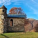 <b>Pedalo in un paesaggio bellissimo, in un bosco rado, accompagnato da qualche sparo dei cacciatori in azione nella zona. La prima sosta, dopo meno di venti minuti dalla partenza, è alla Chiesetta della Madonna del Cep (1330 m). È situata su un poggio panoramico, che invita i passanti ad una pausa contemplativa. Si possono ammirare il Monte Cucco, la Cima di Fojorina e Il Torrione, solo per citare le cime più vicine.</b>
