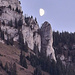 Aufgehender Mond über einem Türme in der Trogenhorn NW-Flanke