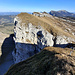 Ankunft auf der Schibe: Blick über die Sibe Hängste zu Trogenhorn und Hohgant, links über der Honegg u.a. Belchen und Feldberg