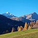 Oberhalb Sufers dominiert der verschneite Pizzo Tambo die Szenerie
