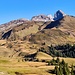 Kurze Rast auf der Ober Schwialp.<br />Anschliessend weiter auf dem Wanderweg Richtung Schwialppass.<br />Kurz vor dem Schwialppass rechts weg Richtung Wannengrat, dann wegloser, steiler und etwas beschwerlicher Aufstieg auf den Wannengrat und zum  Wannenstöckli