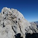 Und wieder etwas hinunter in den Gipfelaufbau der Mittelspitze.