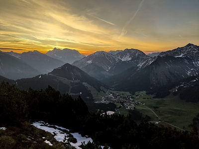 Berwang liegt nun schon ziemlich weit unten, schläft aber noch.