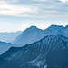 In der Ferne Mieminger Kette und Karwendel.