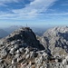 Auf dem Kamm mit Blick zum Gipfelkreuz.