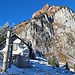 Blick hoch zum Berggasthaus auf dem Gipfel, das noch bis Sonntag geöffnet hat.