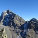 Was schaut da in der Bildmitte zwischen dem Piz Julier und dem Piz Albana hervor?