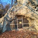 Die Brillenhöhle, zum Schutz von Fledermäusen gesperrt. Auch die Paläoanthropologie soll nicht gestört werden.