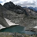 Rückblick von der Schulter zum oberen See und zum dunklen Plattigkogel.