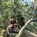 Nach einer längeren Fotopause wenden wir uns wieder der Bergseite zu und durchkraxeln paar weitere Stellen, bis wir nordostwärts auf einen Pfad treffen, der uns ...
