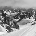 Auf dem Gipfel. Geschafft! Blick in den nördlichen Teil des Mont Blanc Gebiets.