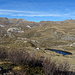 La conca con il rifugio Calvi e il lago Rotondo. A sinistra il monte Masoni, a destra il monte Aga.