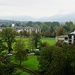 hinab und über die Wiese Richtung Hans Donnenberg Park
