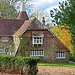 Oast House - der seltsame Kamin ist Teil der Anlage um Hopfen zu trocknen. In der Gegend muss es also auch Bier geben.