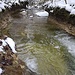 unterhalb des Wasserfalls hat sich ein schönes Becken gebildet - ausgewaschener Mergel, der Wasserfall ergiesst sich über Sandstein