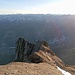 Am Südgrat der Bretterspitze: die sichtbaren Felsen können rechts umgangen werden.