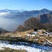 Il panorama che si gode dal Curgei è uno dei più belli della Val Grande; poco oltre si vedono i resti delle baite basse, attraversando le quali si trova poi la ripida discesa nei boschi che porta all’Alpe Varola e a Cicogna (a maggio di quest’anno ho fatto questa discesa in una escursione organizzata dal Gruppo Escursionisti Val Grande per andare a visitare Curt Murgin, uno dei tanti alpeggi sperduti in Val Marona).