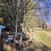 Steiler Anstieg am Waldrand nach dem Wanderparkplatz Oberriedelsbach