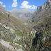 Blick in den schluchtartigen Talanfang mit der Ortschaft Codera auf der linken Talflanke
