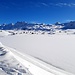der zugefrorene und verschneite Melchsee mit Blick über die Hochebene. Schön anzuschaun, aber für Skitouren etwas flach ;-)