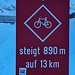 <b>Alle 9:11 calzo gli sci e mi avvio sulla strada innevata del Passo della Furka, ancora nell’ombra mattutina. </b>