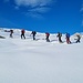 <b>Un gruppo misto di sciatori e ciaspolatori.</b>