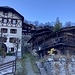 zwischen Hotel Nest- & Bietschhorn und alten Häusern geht's erst mal steil hoch ...