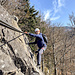 Danach klettert man kurz ab, um bald links rauf den Rest aufzusteigen ...<br />(Foto: Carsten)