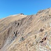 Blick zum Vorgipfel der Alpenspitze; rechts von ihm kann man (bei Vergrößerung) das Kreuz des Wanser Jochs erkennen.