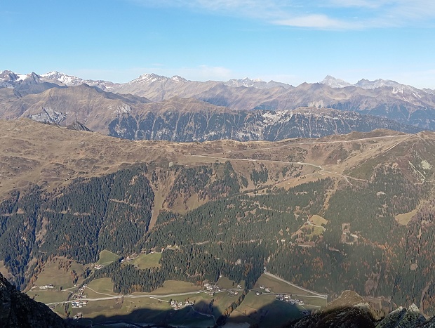 Blick in nördliche Richtung zu den Stubaier Alpen