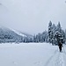 ... dann Start unserer Schneeschuhtour bei der ARA ins Welschentobel bei trüben und nebligen Verhältnissen dafür mit Neuschnee, denn am Morgen hat es noch geschneit ...<br />