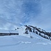 Hinter der Hütte erst durch die Flanke und dann dem Gratrücken entlang