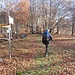 Il sentiero entra subito nel bosco e presto siamo al sole.