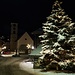 Dorfplatz von Vals im Weihnachtsschmuck 