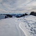 auf dem Weg zum First ist der Schnee teilweise tief