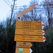 Torniamo per qualche centinaio di metri indietro sulla strada per imboccare il sentiero che sale a Zalto.<br />La Capanna Monte Bar è data a 3h