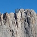 Zoom zur Bergstation der Seilbahn auf die Marmolada, die direkt neben der Punta Ombretta steht.