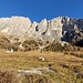 Auf den Südhängen liegt kaum Schnee - der Blick geht hoch zur Marmolada.